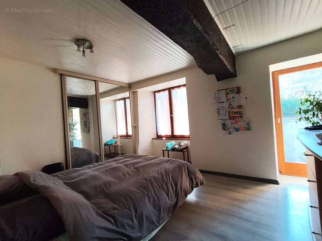 Maison à SERRIERES-DE-BRIORD