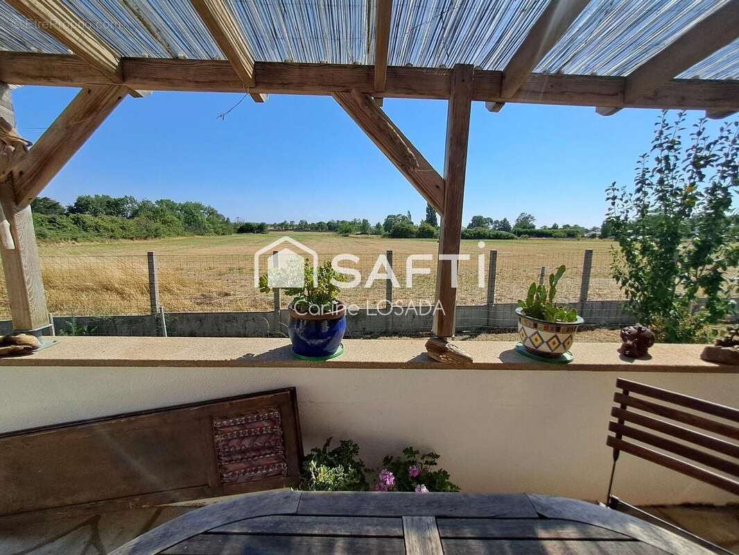 Maison 124 m² à Saint-Denis-Du-Payre  - photo 3