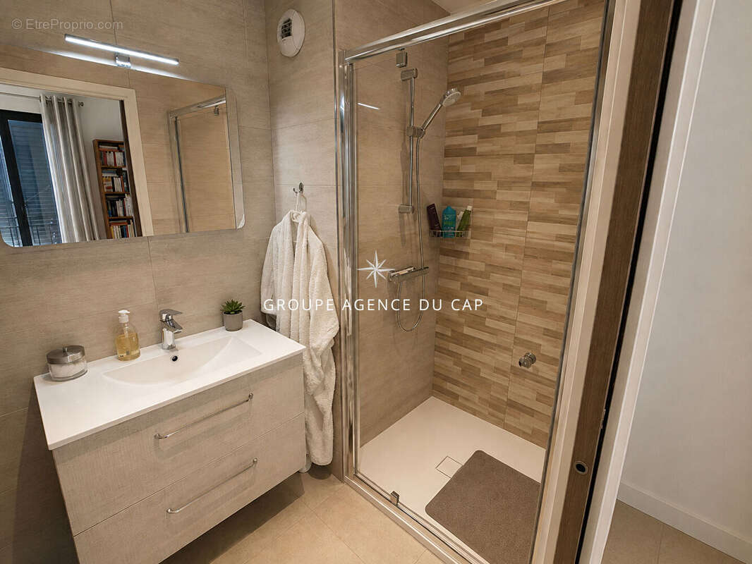 A vendre appartement 4 pieces 3 chambres terrasse apercu mer et vue colline garage et cave 31m² proche centre ville sainte maxim - photo 14