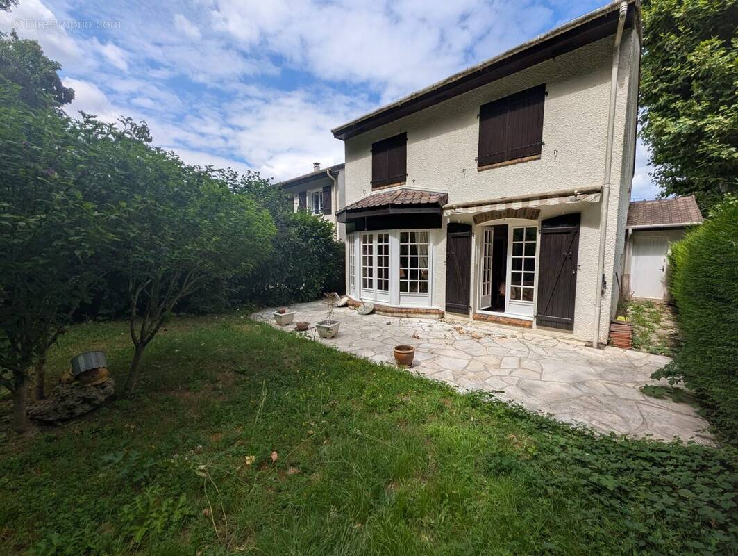 Maison à LES CLAYES-SOUS-BOIS