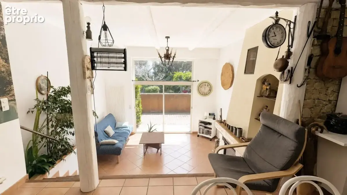 MERINDOL (84)  Maison de plain pied : 168 m² habitables / 2 gîtes / terrain de 870 m² / piscine - photo 8