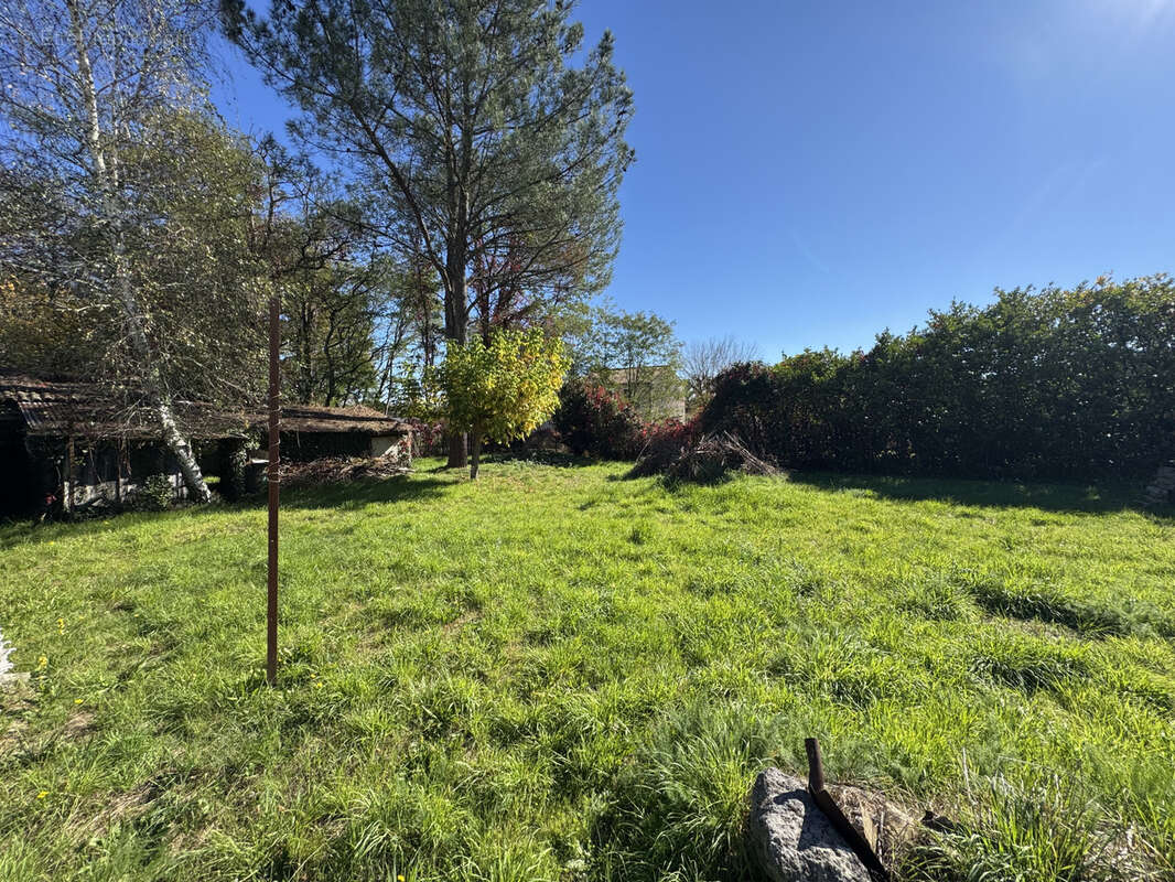 Maison à SAINT-YZAN-DE-SOUDIAC