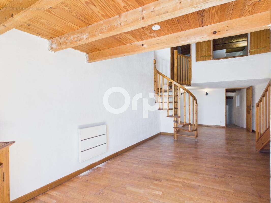 Maison à TOURRETTES