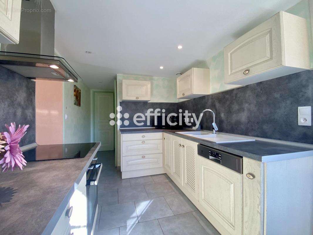 Maison 272 m² à Hommes  - photo 11