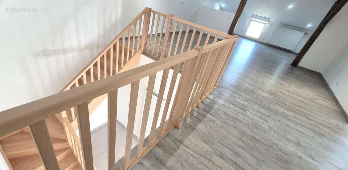 Belle Demeure Contemporaine ou Maison de Caractère en Pierre de 181m² entièrement rénovée avec sa vaste Cour, Terrasse et Terrai - photo 11