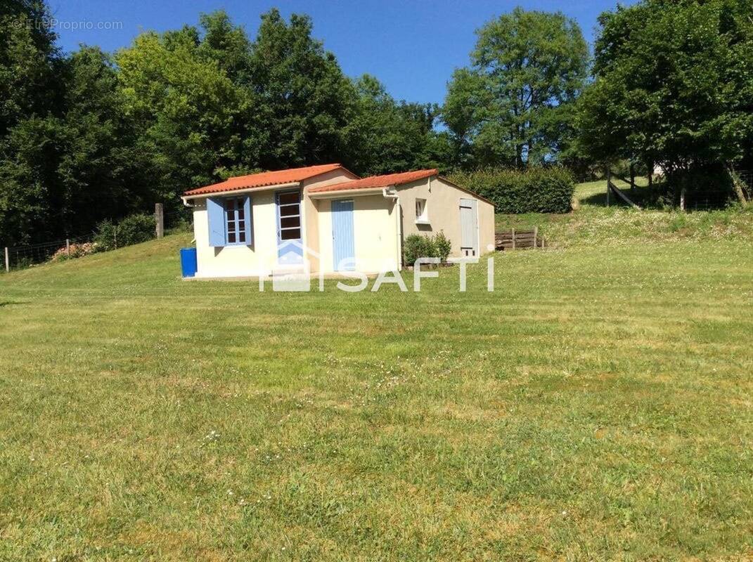 Photo 1 - Terrain à MONTMORILLON