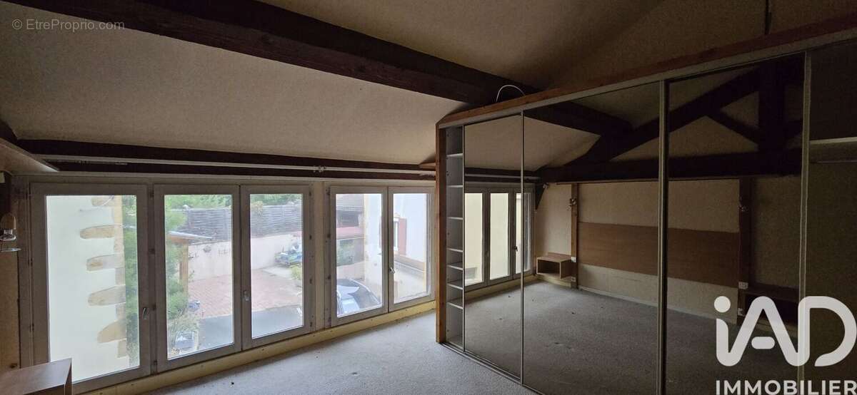 Appartement 211 m² à Eveux  - photo 7