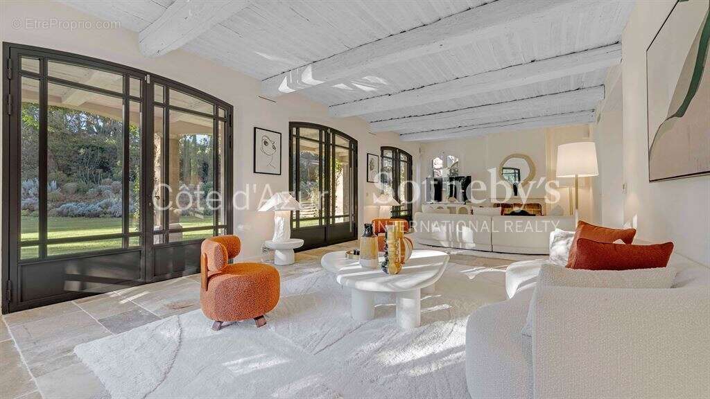 Saint-Tropez : Ensemble de deux villas avec piscines à vendre à proximité du centre - photo 9