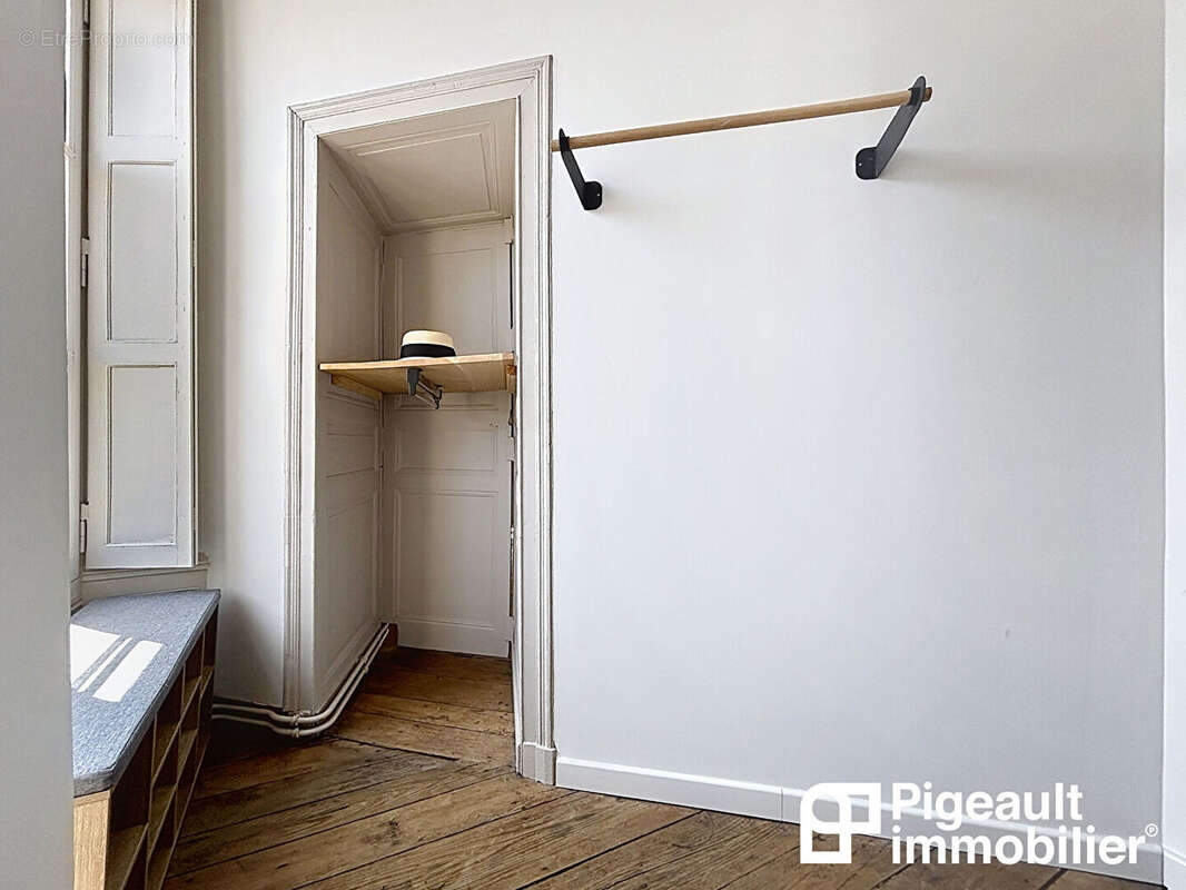 Appartement  T5 à vendre - Rennes - Centre ville - Les halles - 100 m² - Ascenseur - Garage à louer - photo 9