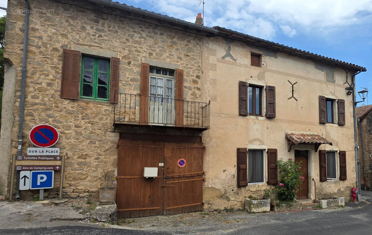 Maison à SAINTE-EULALIE-DE-CERNON