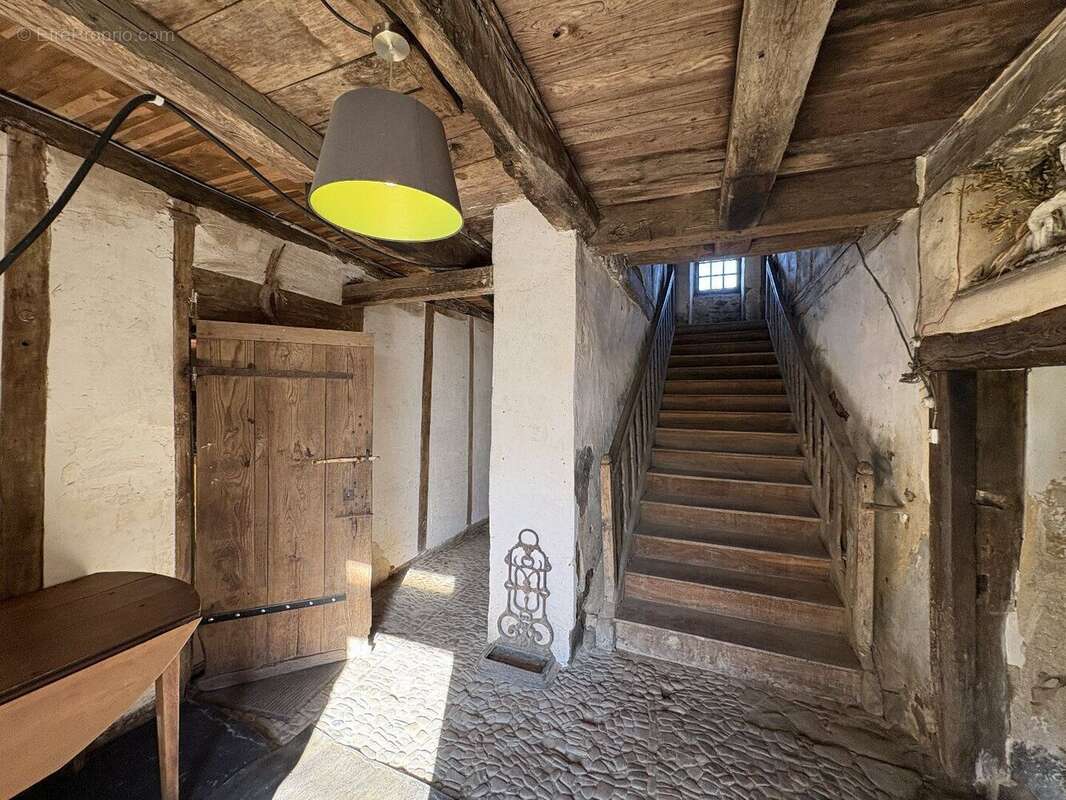 Maison à SALON-LA-TOUR