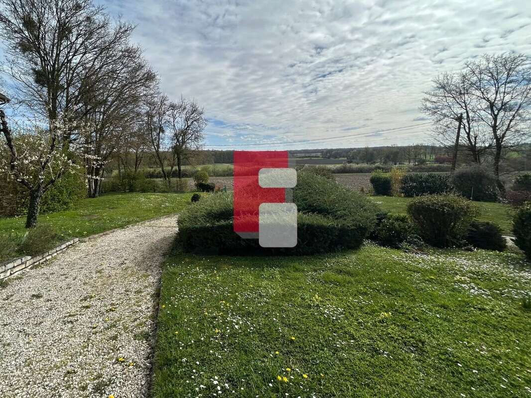 Maison à SAINT-PHAL