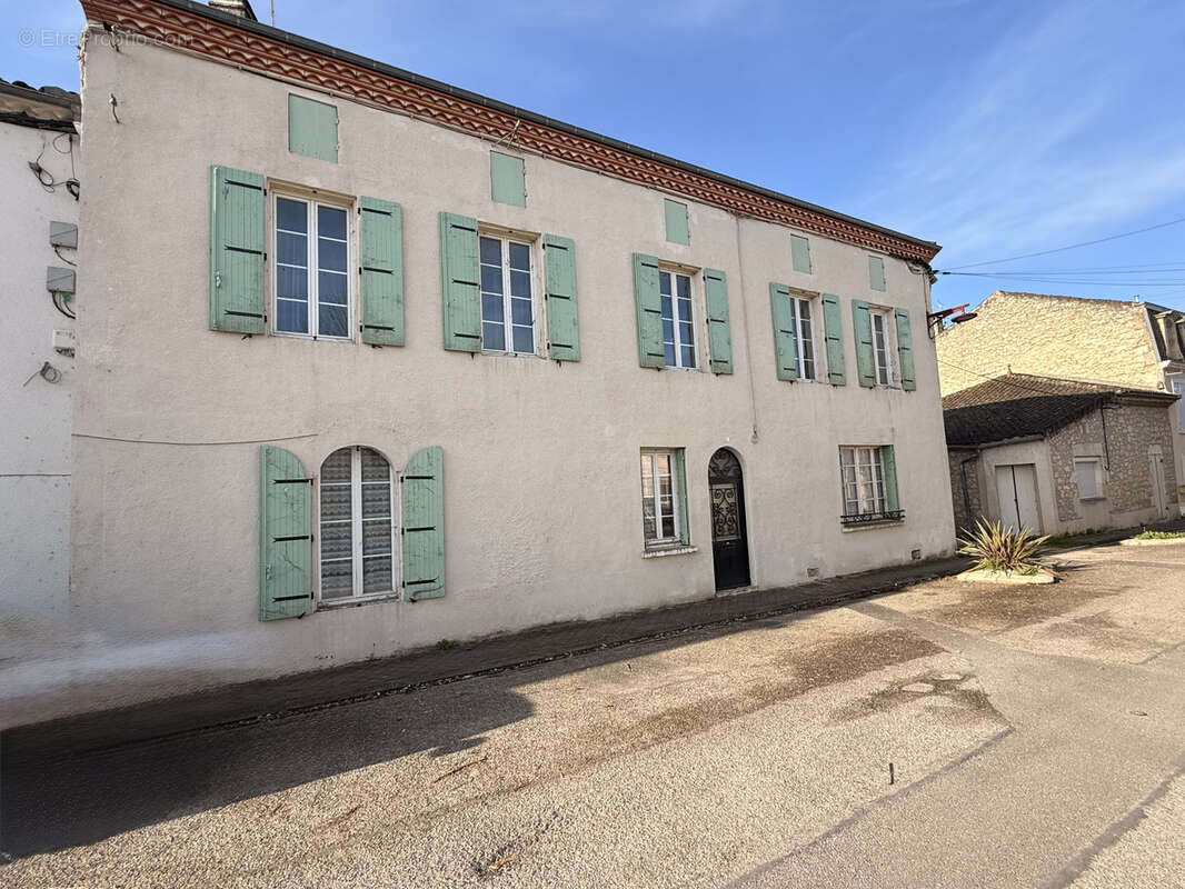 Maison à LAROQUE-TIMBAUT