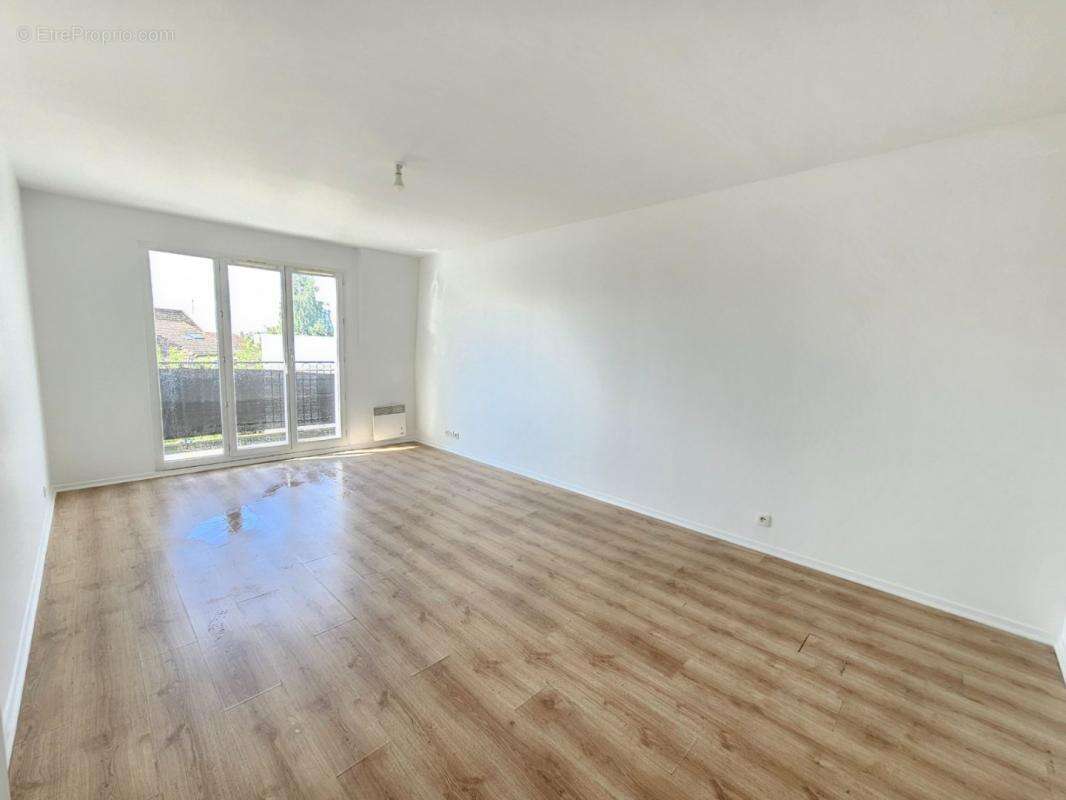 Appartement à LES PAVILLONS-SOUS-BOIS