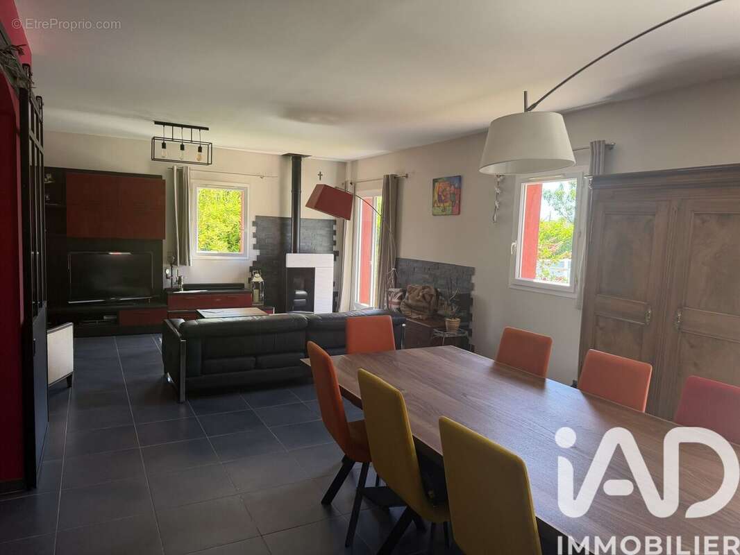 Photo 2 - Maison à PELISSANNE