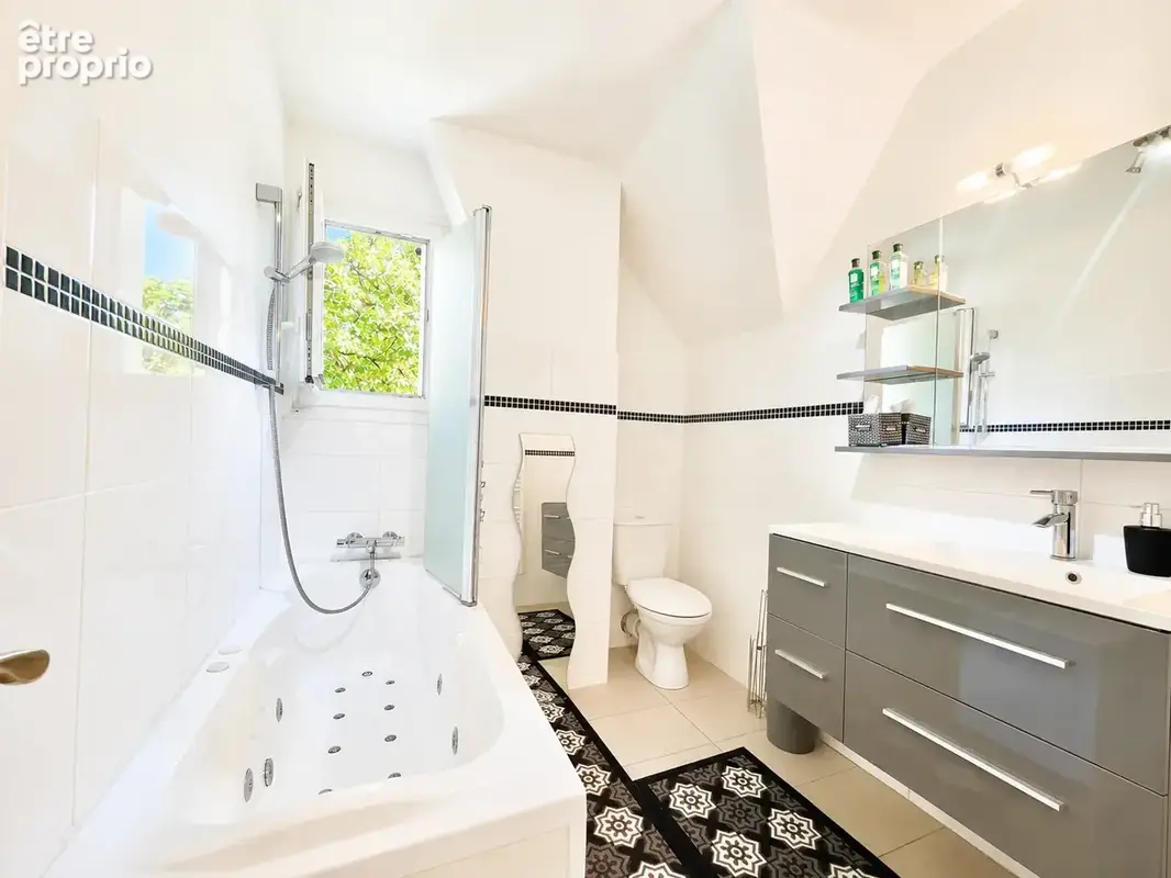 Propriété d'exception de 342m2 au sol -2 maisons sur la butte de Marcoussis- Piscine- Terrain de 3279m2 - photo 14