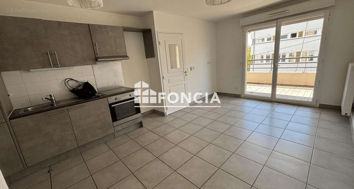Appartement à DECINES-CHARPIEU
