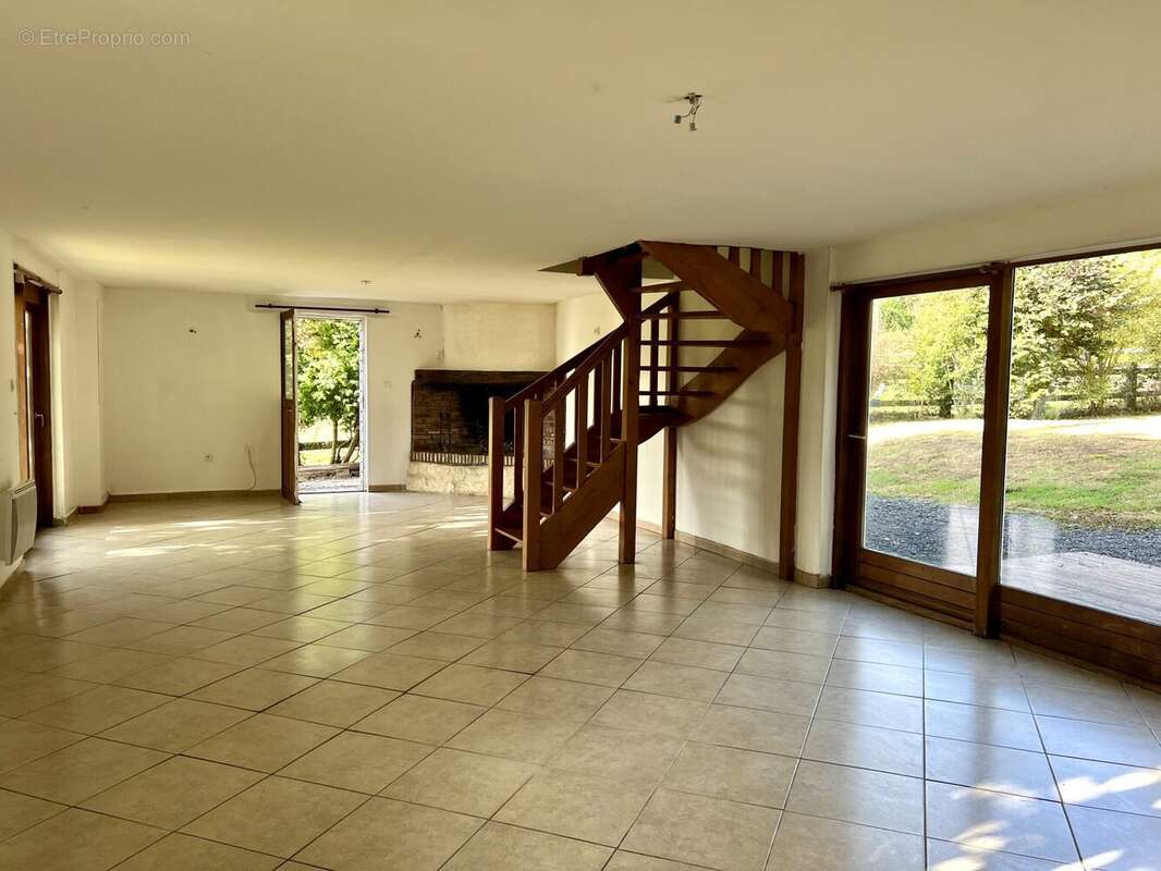 Maison 112 m² à Saint-Pierre-Azif  - photo 2