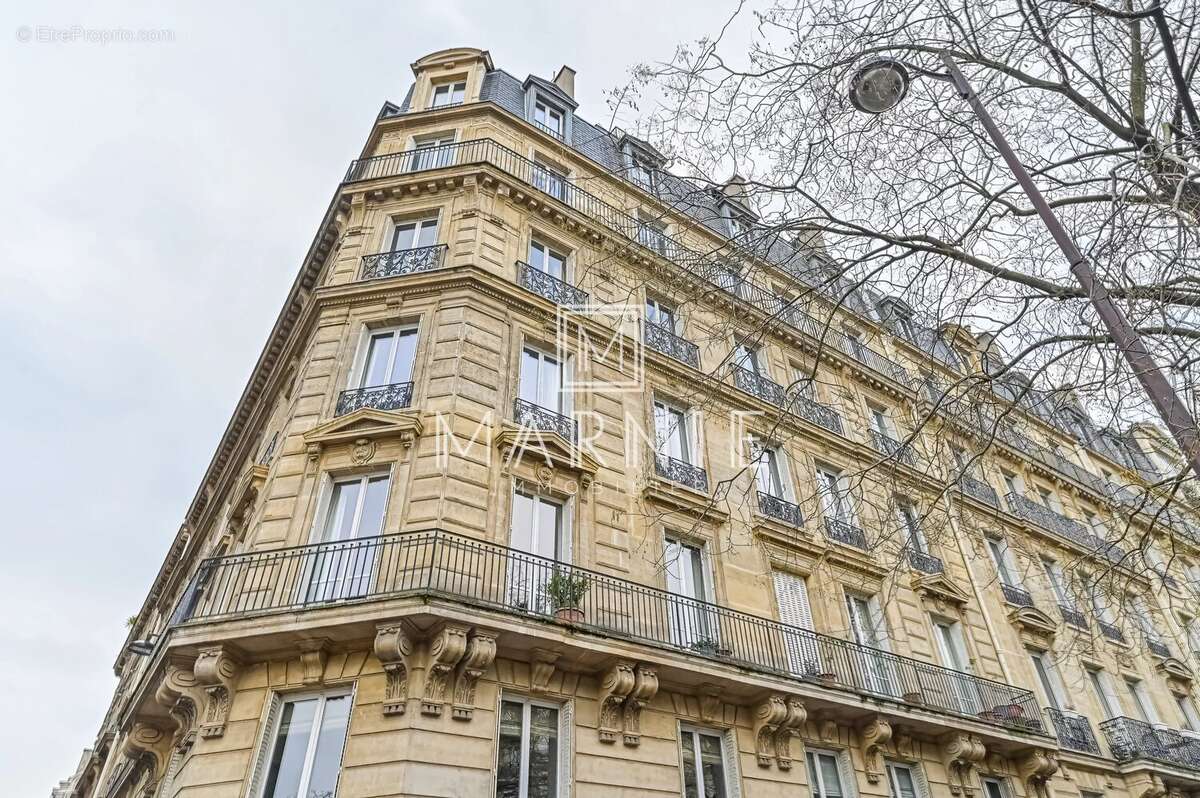 Appartement à PARIS-17E