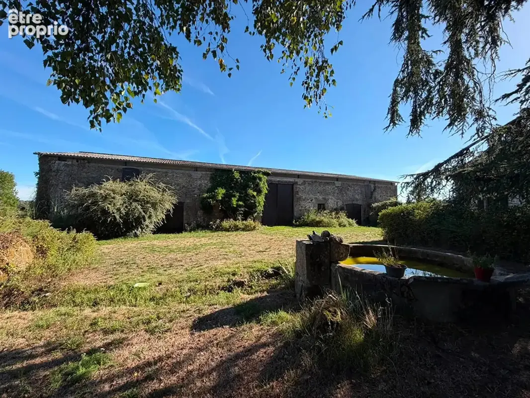 CREUSE - Superbe ferme entièrement rénovée avec dépendances et 2,7 hectares de terrain. - photo 4