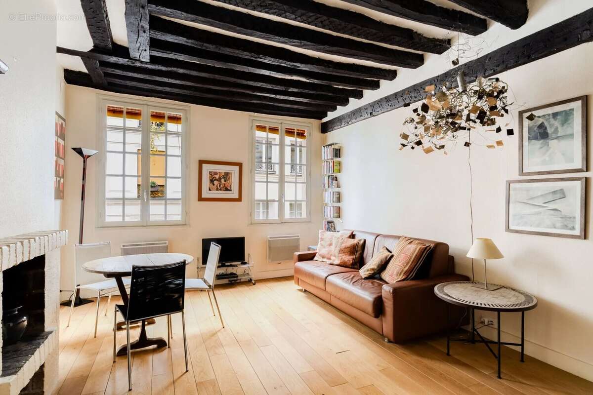 Appartement à PARIS-3E