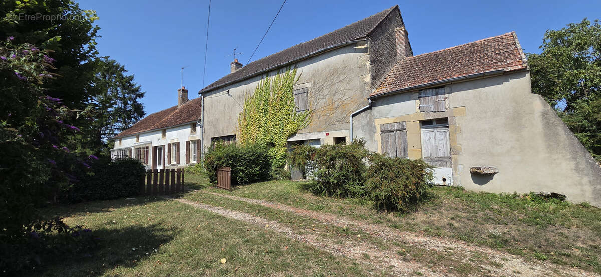 Ancienne ferme avec nombreuses dépendances et plus de 3 000 m2 de terrain - photo 14
