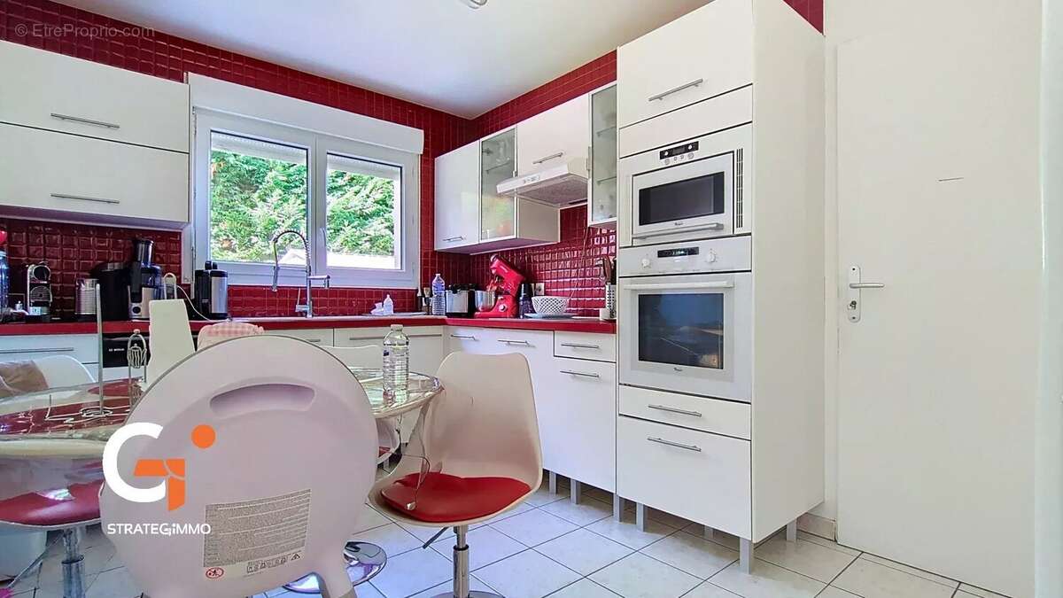 Maison à SAINT-ETIENNE-DU-ROUVRAY