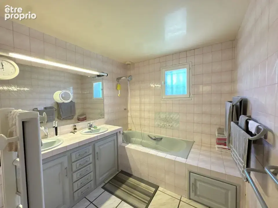 Ensemble immobilier composé d'une maison T4 -100 M2 et d'un local pro -93 M2 sur 1400 M2 de terrain - photo 11