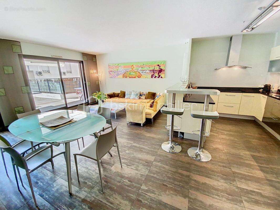 Cannes – banane carré d’or – 4 pièces – 3 chambres – terrasse 44 m² – parking – cellier - photo 3