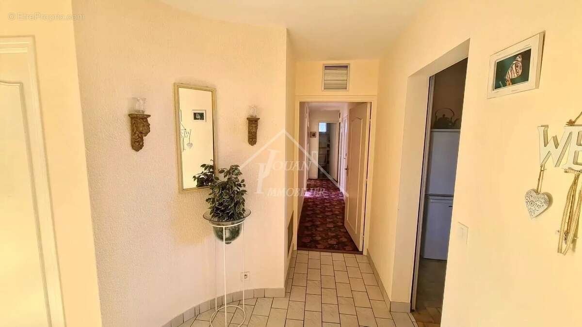 Maison à AINAY-LE-CHATEAU