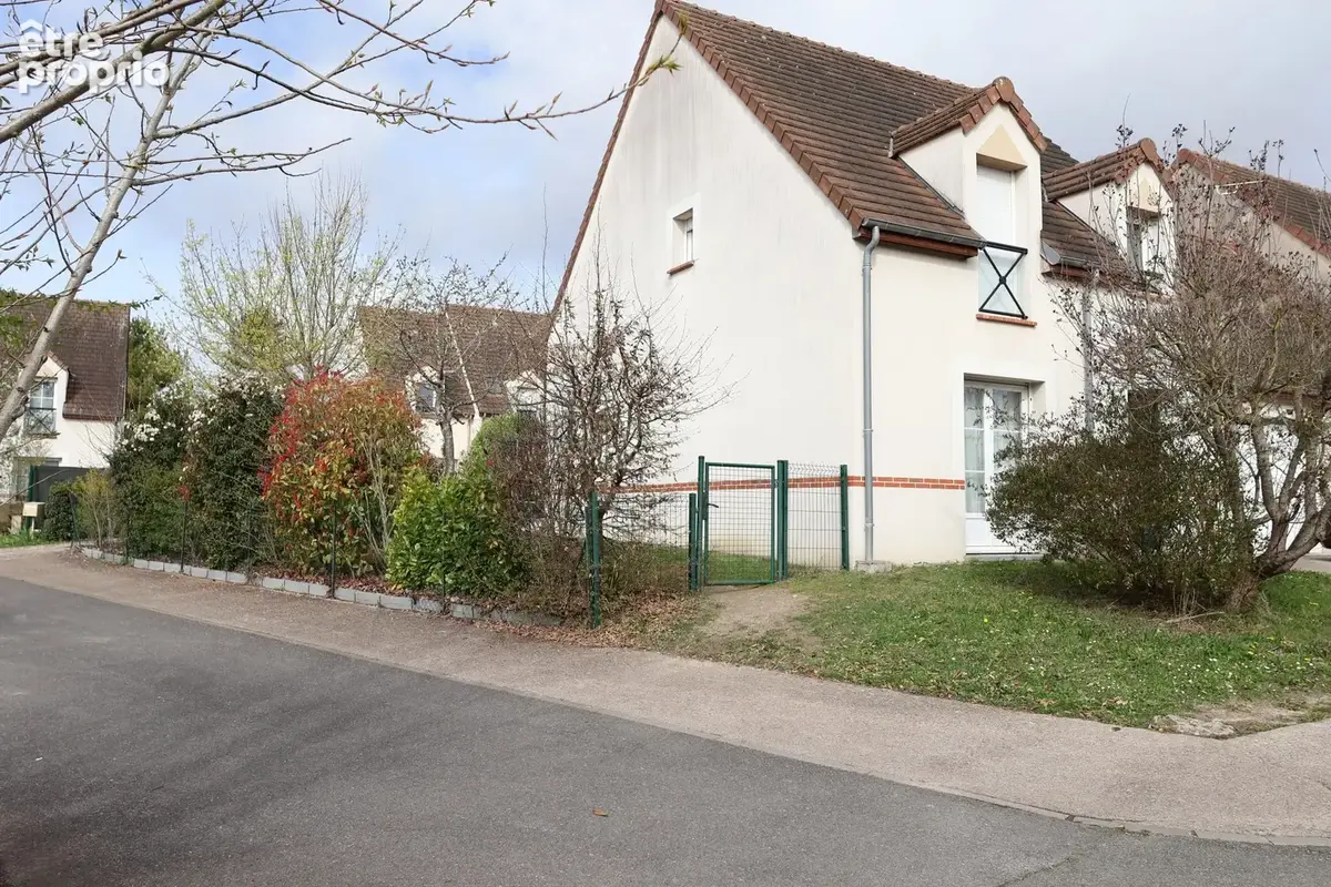 Maison 93 m² à Checy  - photo 2