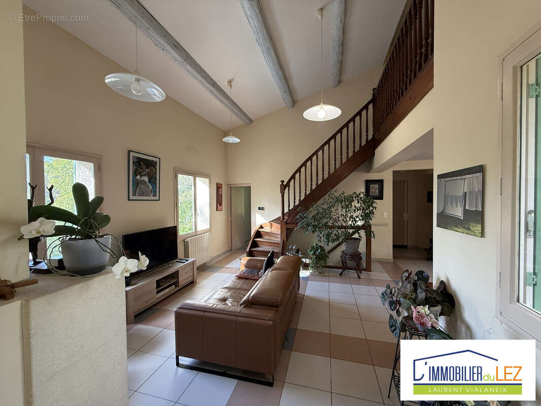 Maison 197 m² à Saint-Clement-De-Riviere  - photo 3