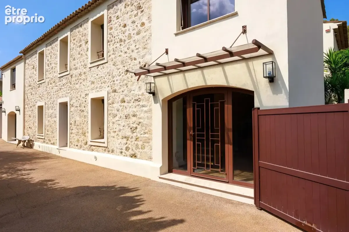 MOUGINS - Élegante bastide renovée de 1887  – Quartier résidentiel au calme à proximité des commerces - photo 5