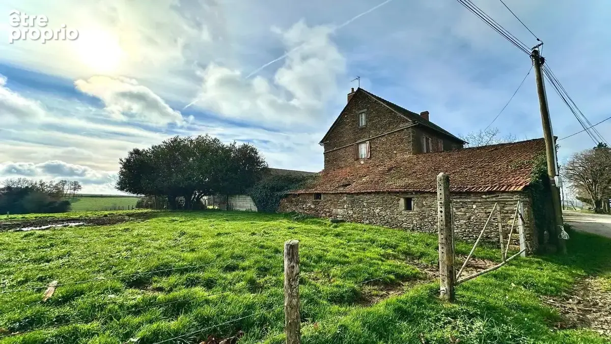 Maison à RIEUPEYROUX