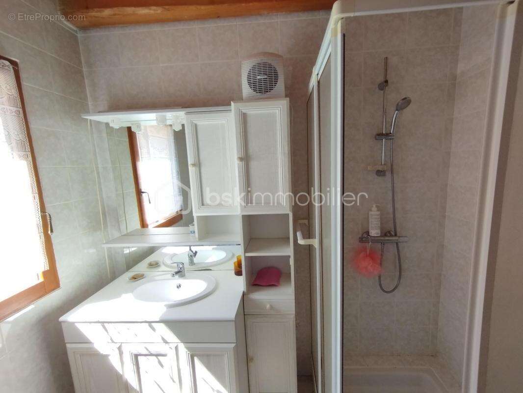 Maison à GROSPIERRES