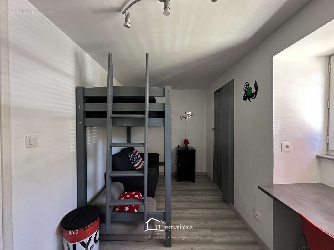 Maison de plain-pied avec piscine, dépendances et beau potentiel d’agrandissement - photo 6