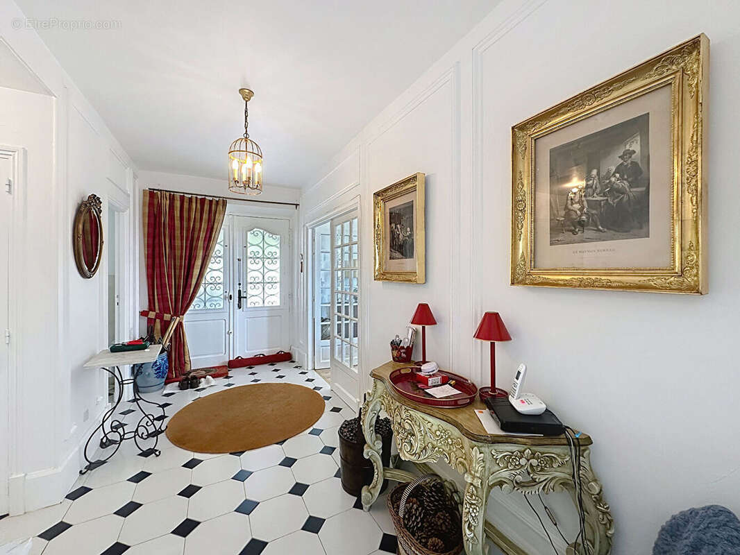 Maison à TOURRETTES