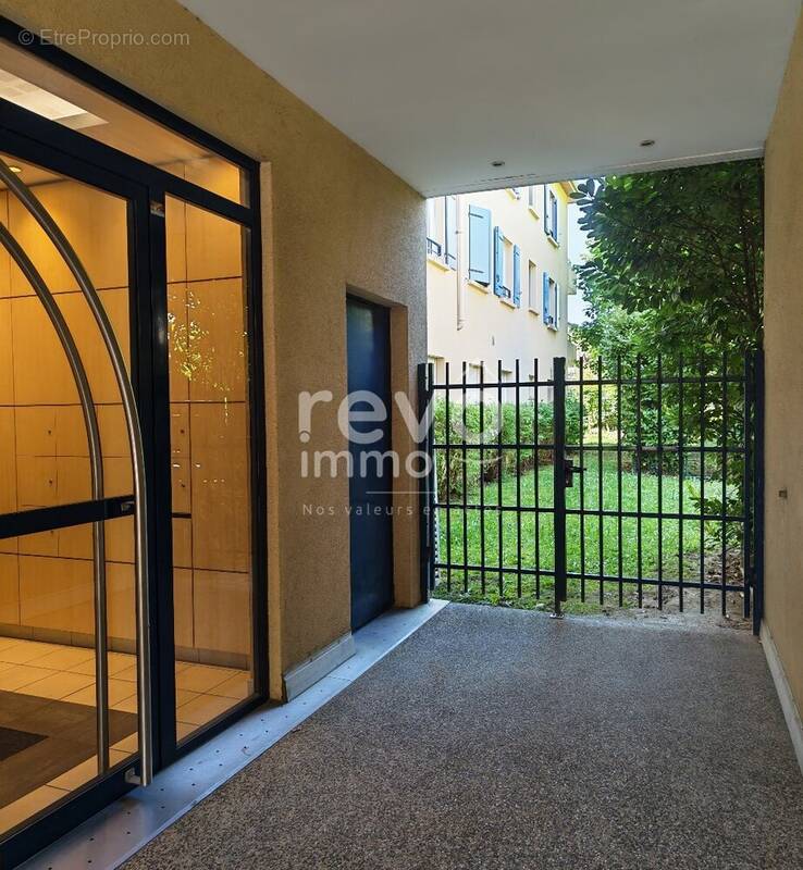 Appartement à SATHONAY-VILLAGE