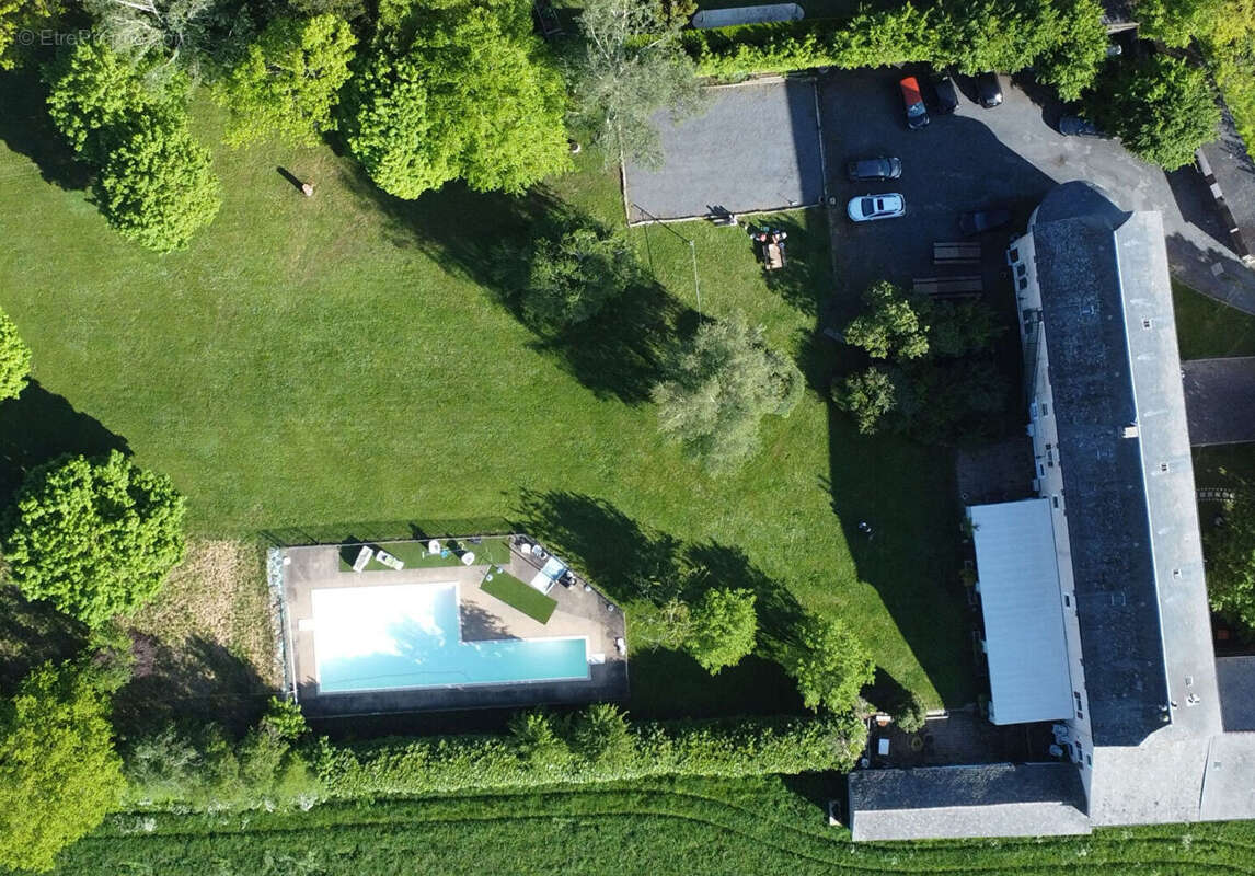Bien rare en Aveyron : Ancien Couvent du XVIIIe Rénové en Grand Gîte & Bar Restaurant : - photo 3