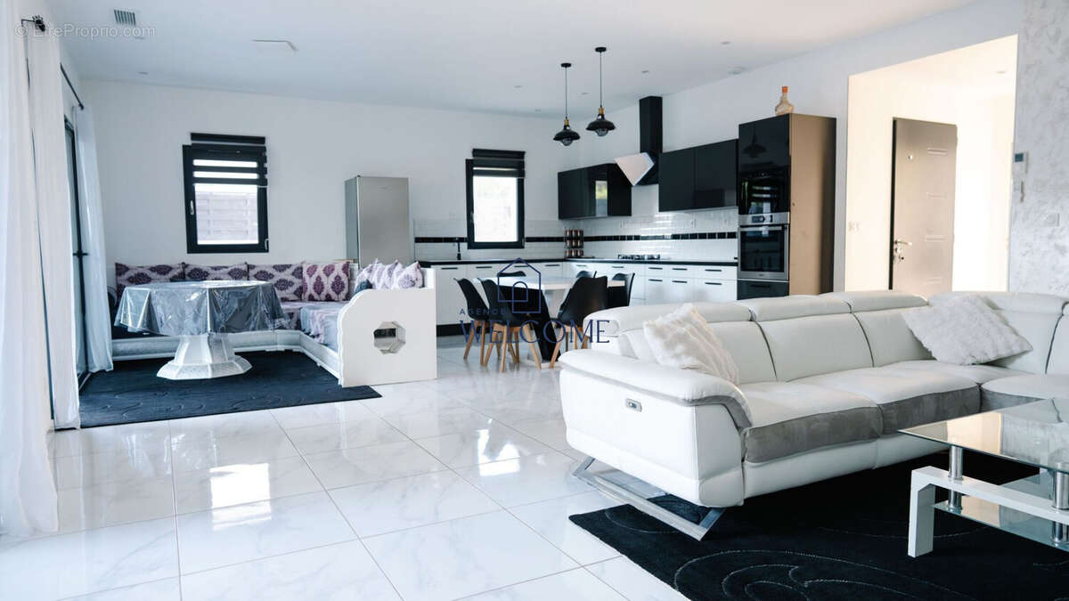 Maison à BAGNOLS-SUR-CEZE