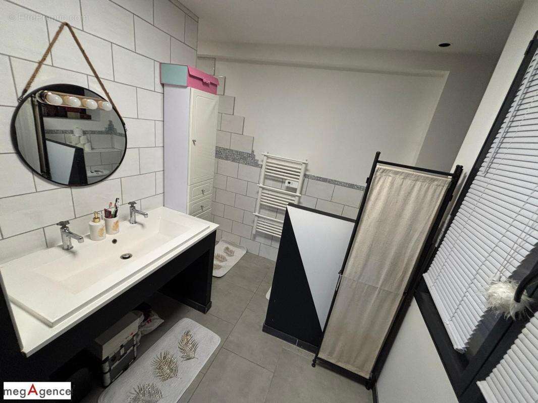 Maison à SAINT-GERMAIN-LES-VERGNES