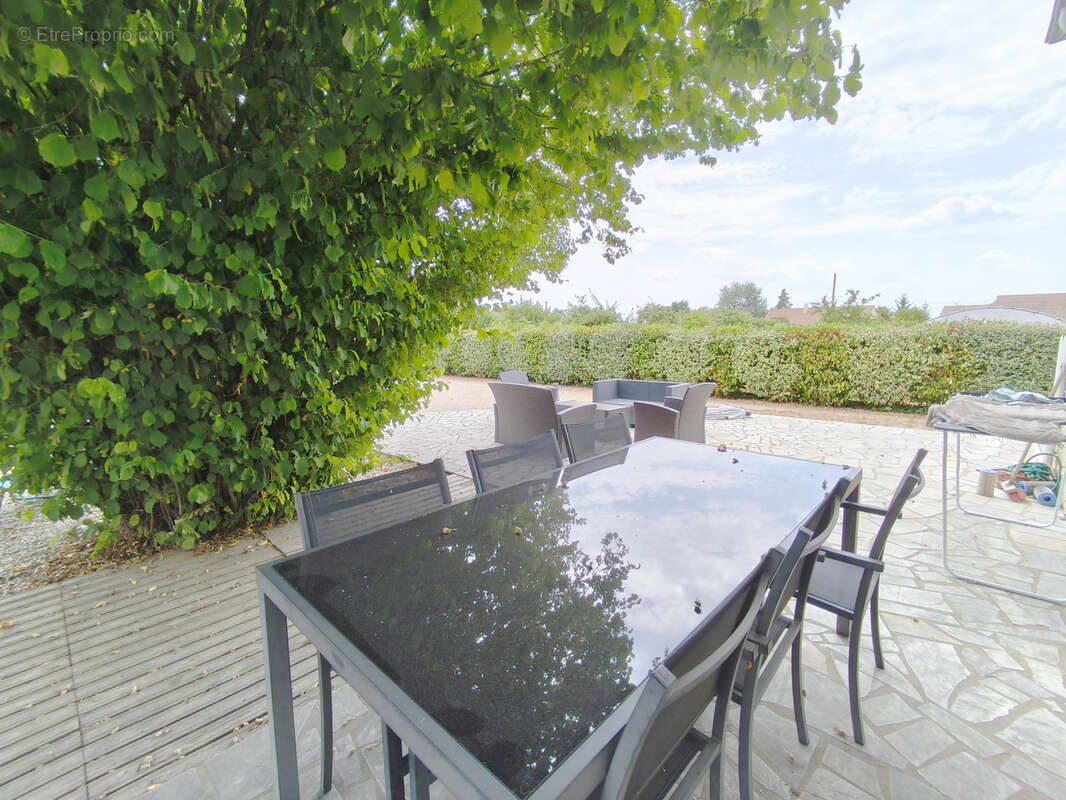 Maison renovee 4 chambres et double garage - photo 15