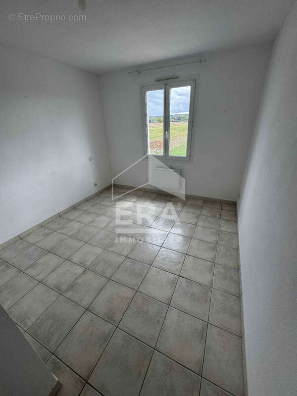 Maison à SAINT-MEDARD-DE-GUIZIERES