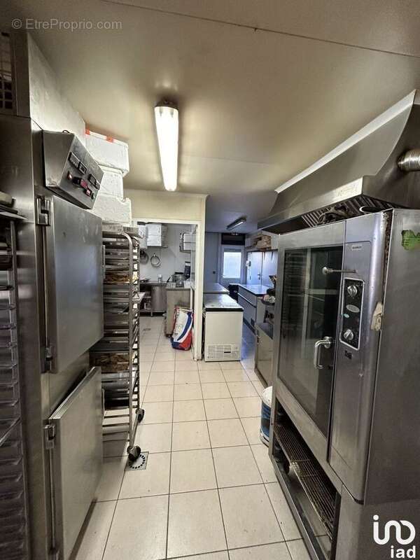 Photo 4 - Commerce à PELISSANNE