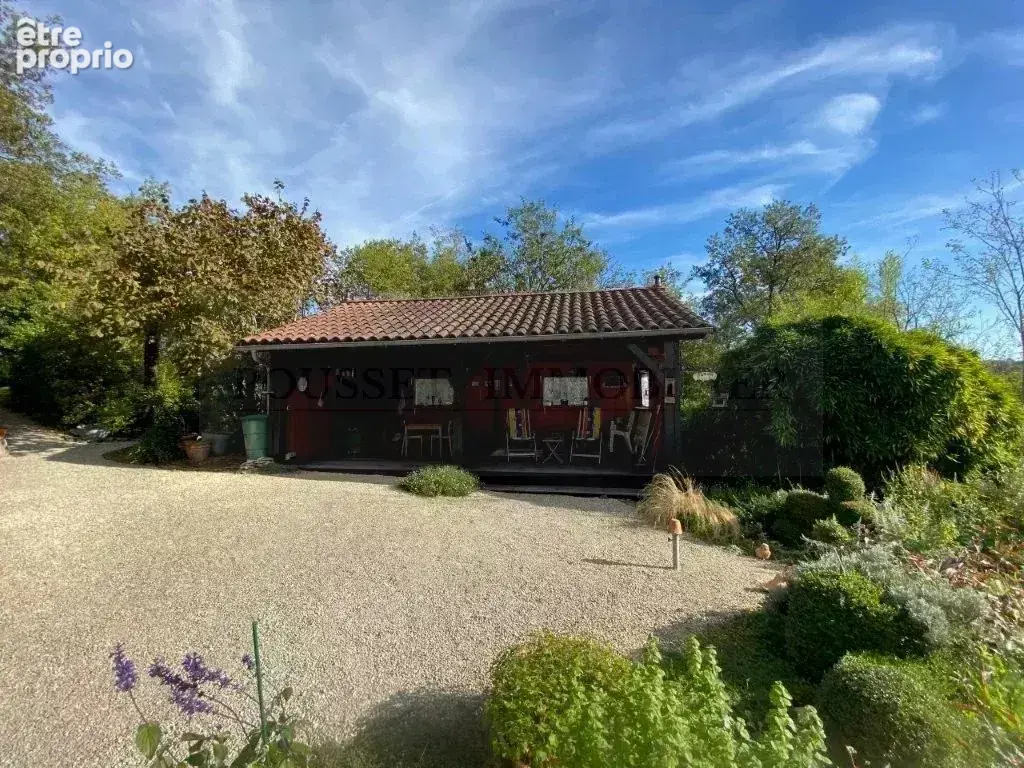 Superbe propriété en pierre avec dépendances sur un terrain arboré de 1,4 h. - photo 14