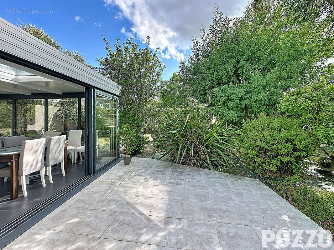 A Vendre - Bacilly - Maison 7 pièce(s) 187 m² - Piscine - Vie de plain pied - photo 4