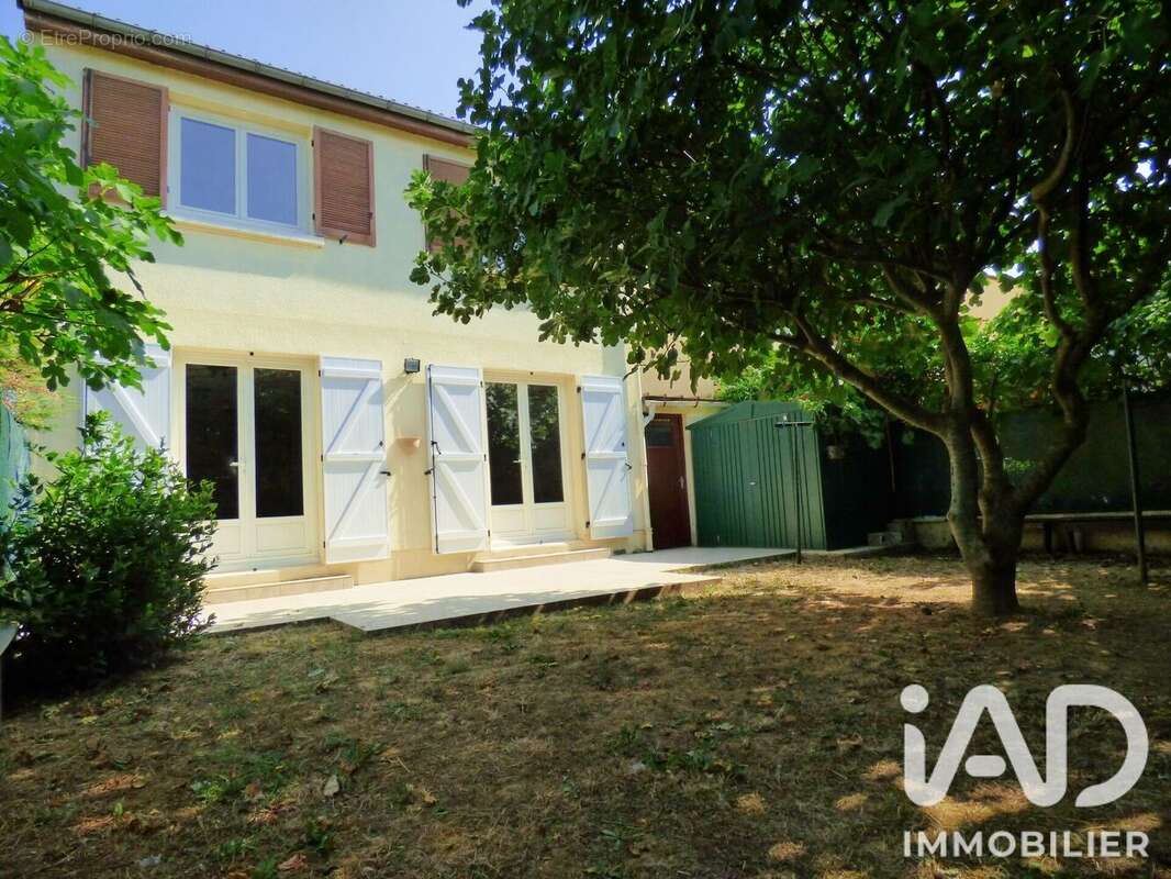 Maison 92 m² à Saint-Clement  - photo 8