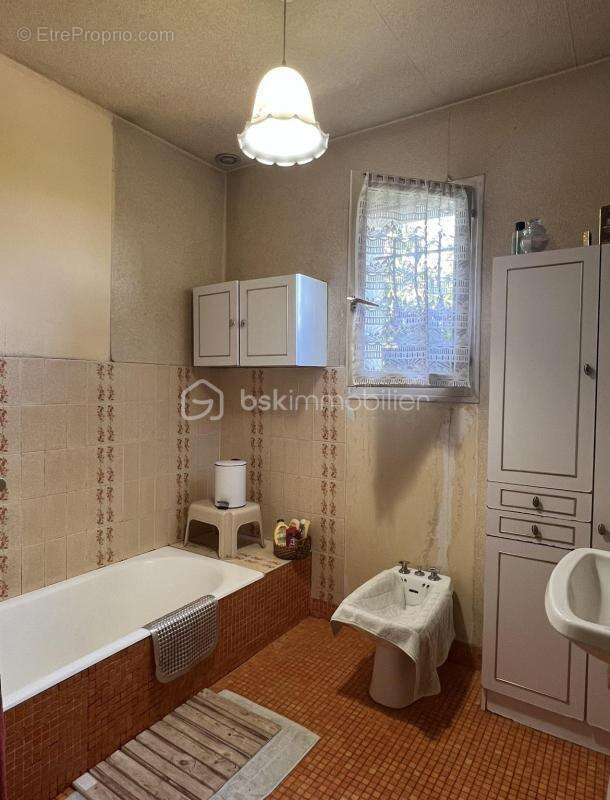 Maison à VILLENEUVE-SUR-YONNE