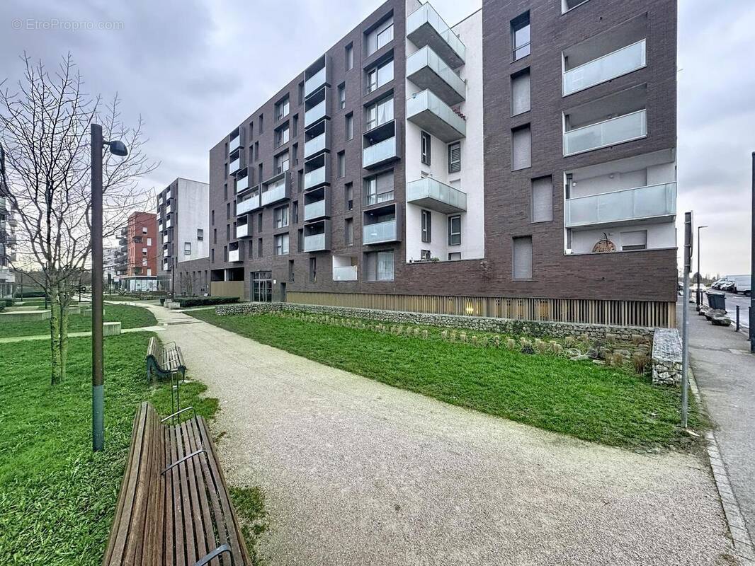   - Parking à CAPINGHEM