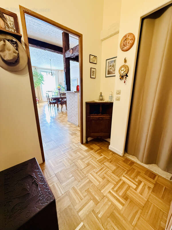 Lépante / Carabacel : 5 pièces lumineux avec charme de l’ancien - photo 13